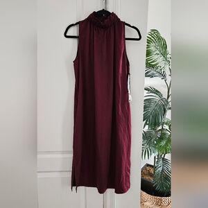 The Muse Midi Elegant Sleeveless Burgundy Dress